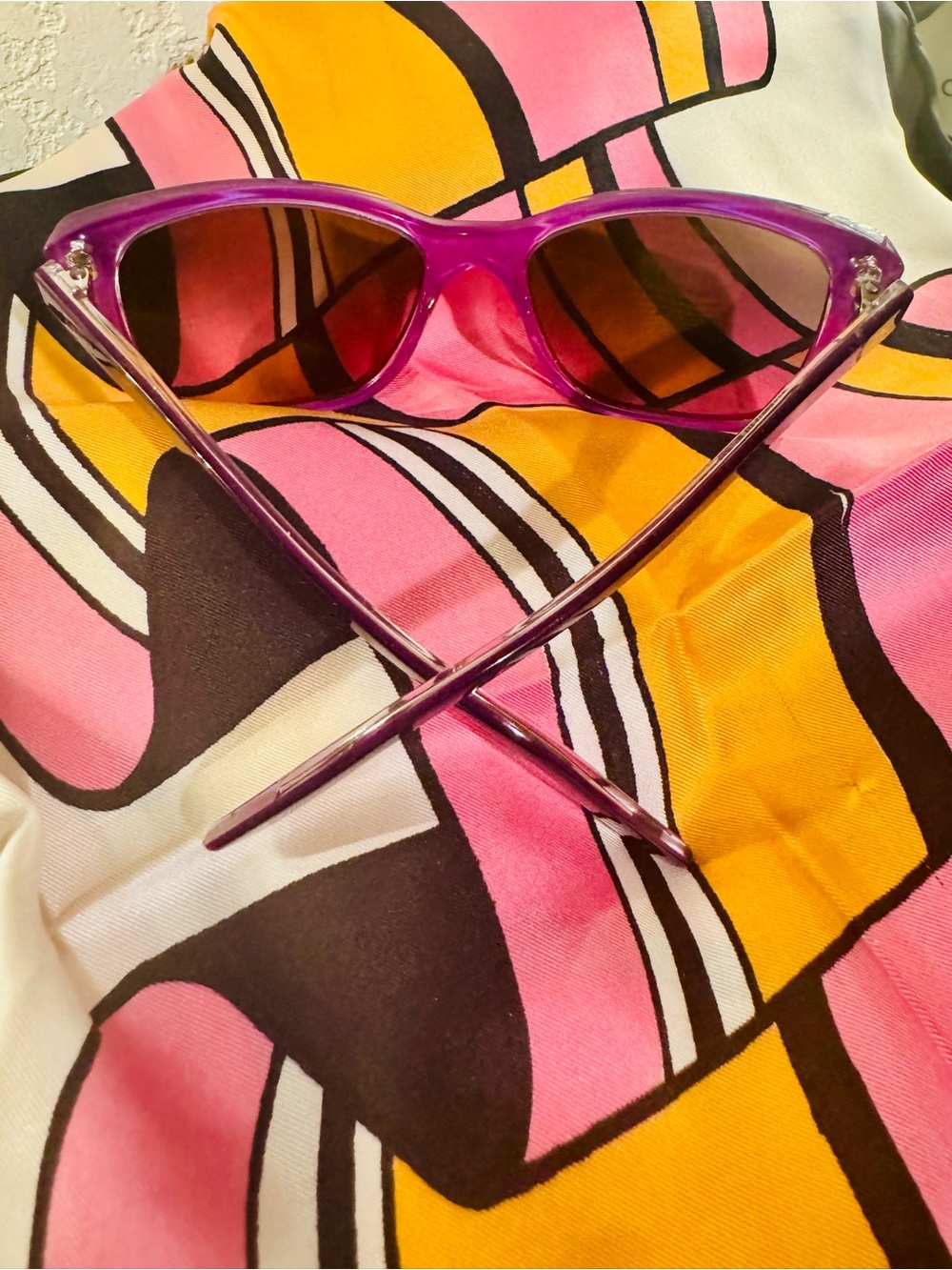 Vintage Versace Purple Women's Sunglasses- Versace MOD 4229  Fashion Accessory - Picture 3 of 6